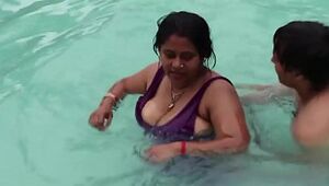 Super hot luxurious desi aunty demonstrating figure in the pool